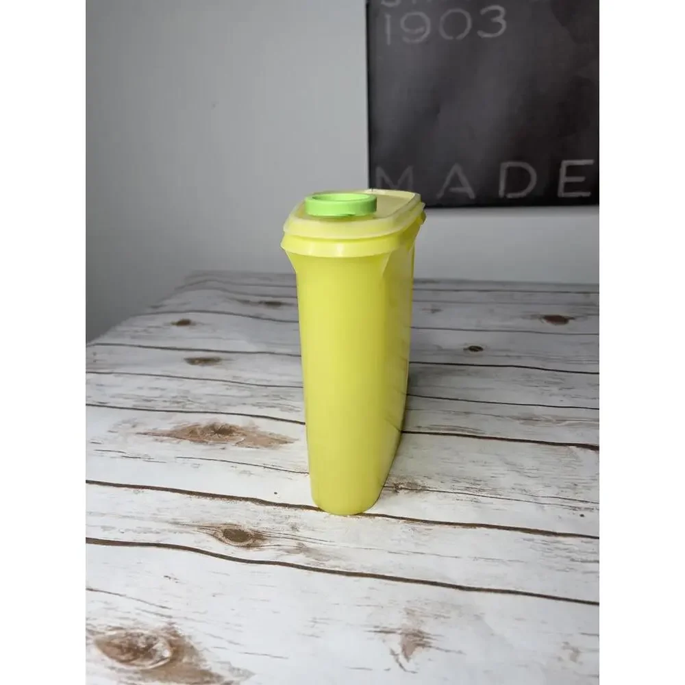 Tupperware VTG‎ 2qt Yellow Juice Pitcher with Green Lid